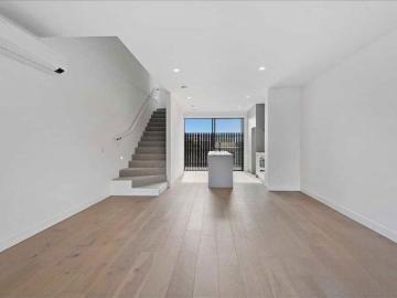 Modern Townhouse in Convenient Location!