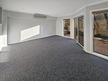 Modern Townhouse In Convenient Location