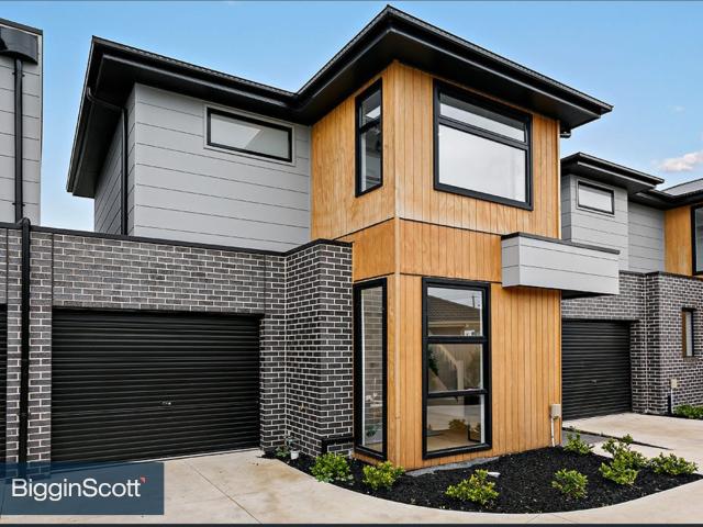 Modern Townhouse In Convenient Location AVAILABLE!