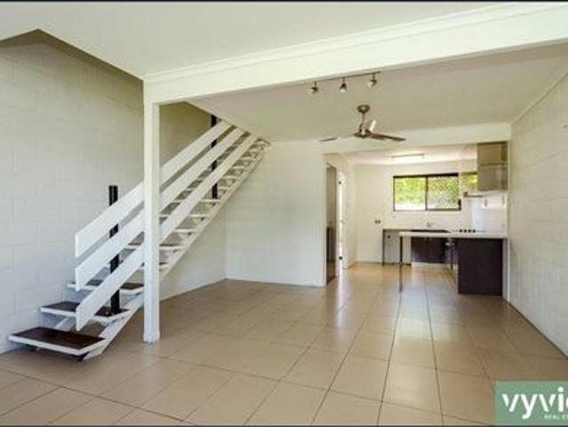 Modern Townhouse in Convenient South Gladstone Location