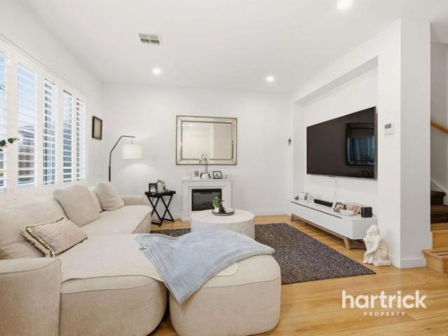 Modern Townhouse in Coveted Location