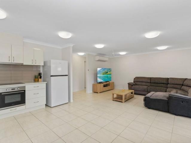 Modern Townhouse in Desirable Location!