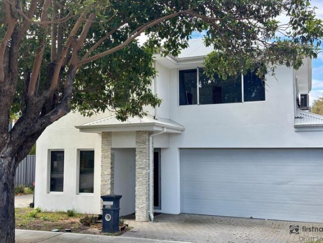 Modern Townhouse in excellent location HOME OPEN SATURDAY 05 SEPTEMBER AT 10.30AM SHARP!
