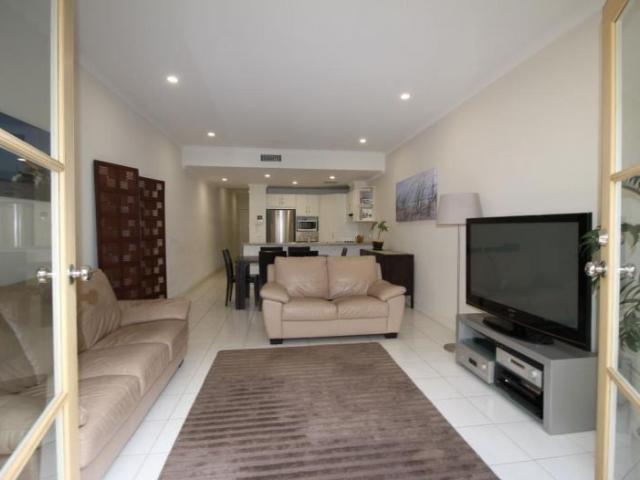 Modern Townhouse In Great Location!