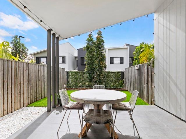 Modern Townhouse in Lifestyle Complex