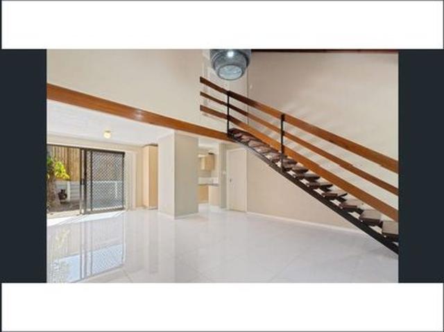 Modern Townhouse in peaceful location