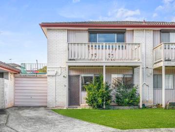 MODERN TOWNHOUSE IN POPULAR LOCATION
