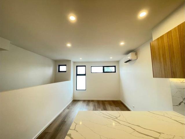 Modern Townhouse in Prime Mitcham Location