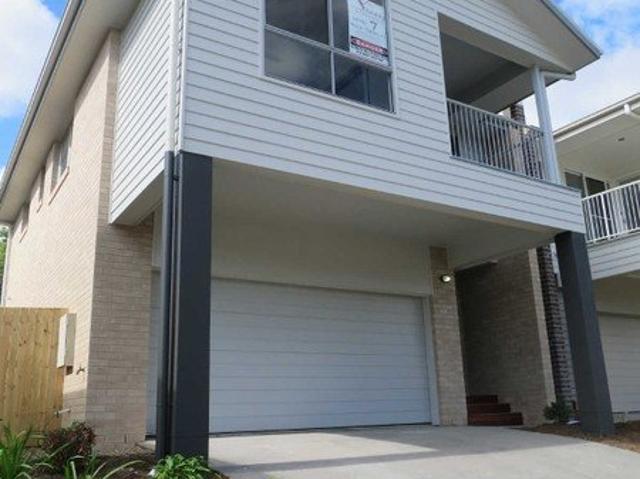 Modern Townhouse in Prime Northern Beaches Location
