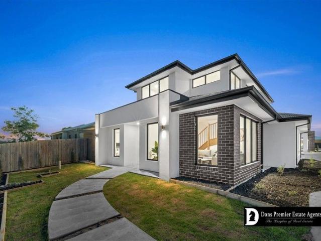 Modern Townhouse in Prime Berwick Location!