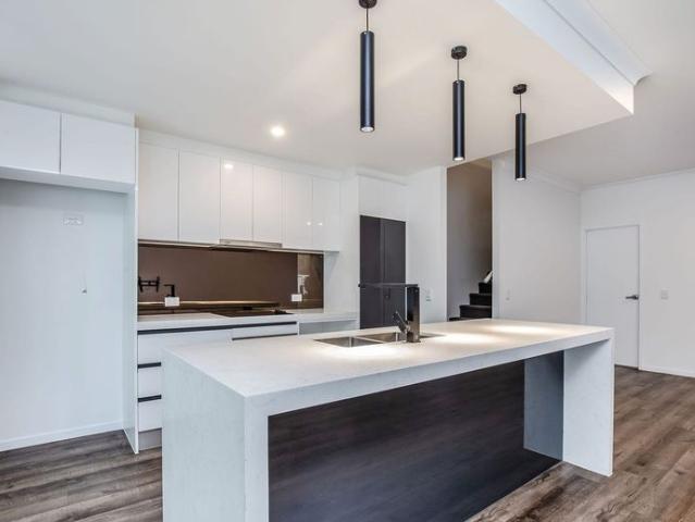 Modern Townhouse in Prime Coombabah Location