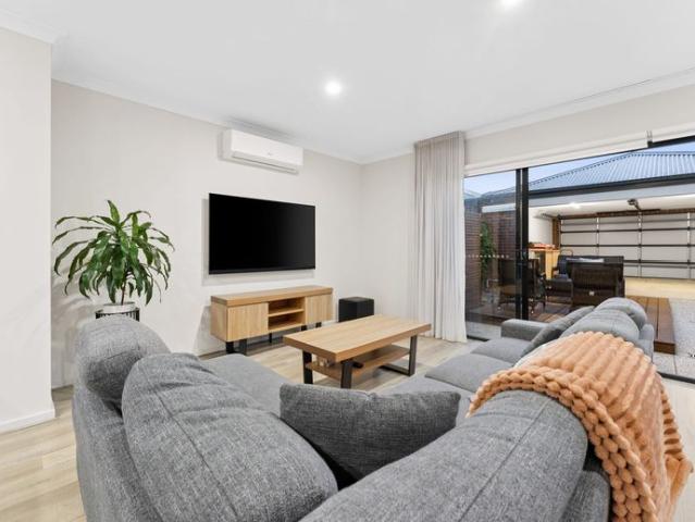 Modern Townhouse in Prime Diggers Rest Location