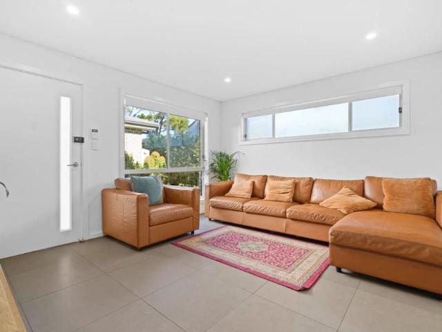 Modern Townhouse In Prime Location!