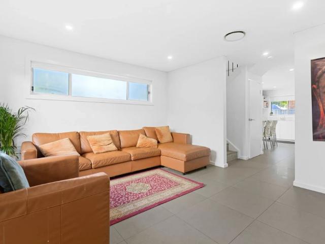 Modern Townhouse In Prime Location!