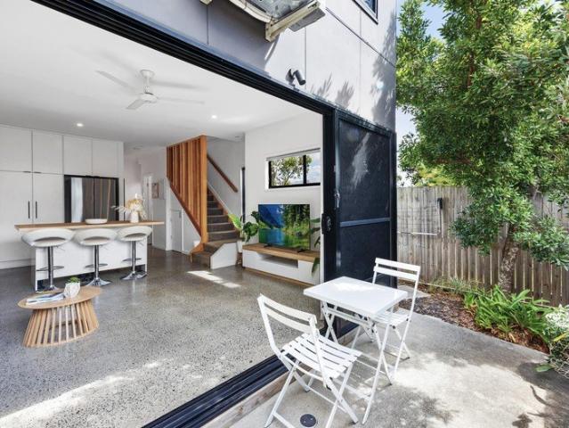 Modern Townhouse In Prime Position