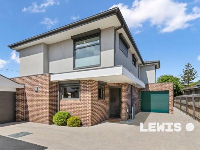 Modern Townhouse in Prime Reservoir Location!