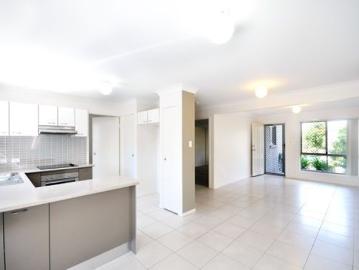 Modern Townhouse in Prime Richlands Location Ideal Home or Investment