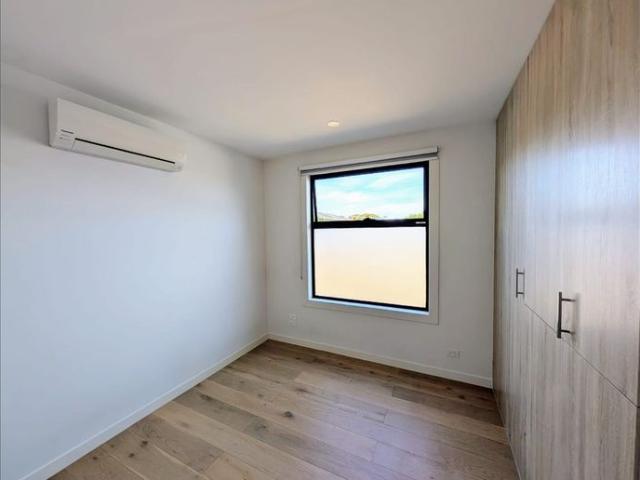 Modern Townhouse in Prime School Zone Location