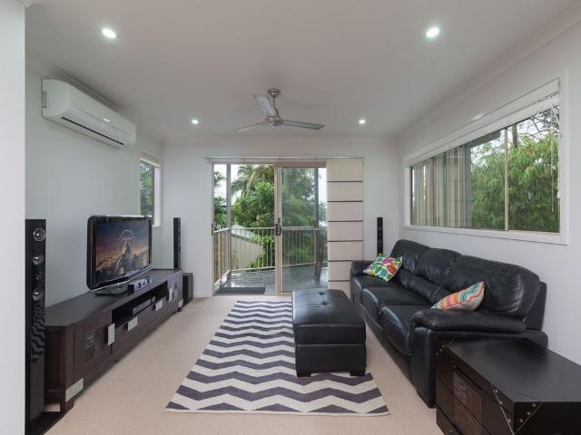 Modern Townhouse in Quiet Leafy Position, with Separate Study/ Home Office!
