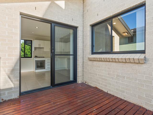 Modern townhouse in sought after suburb