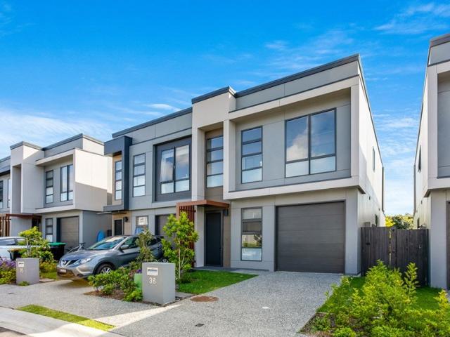 Modern Townhouse in the Heart of Warriewood