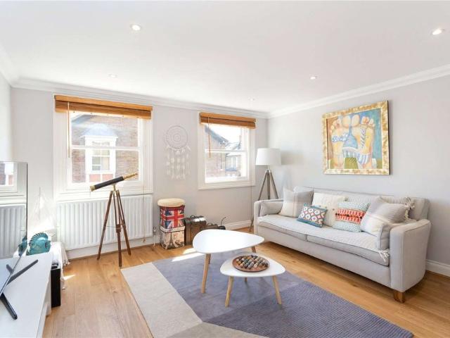 Modern townhouse in the heart of Windsor
