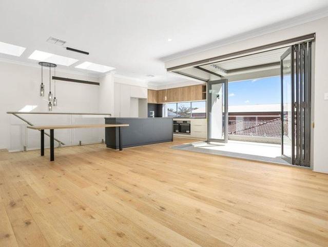 Modern townhouse in the heart of Applecross