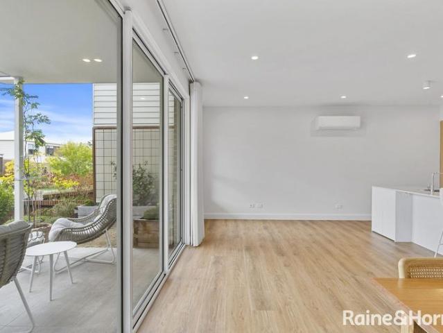 Modern Townhouse in the Heart of Kingston