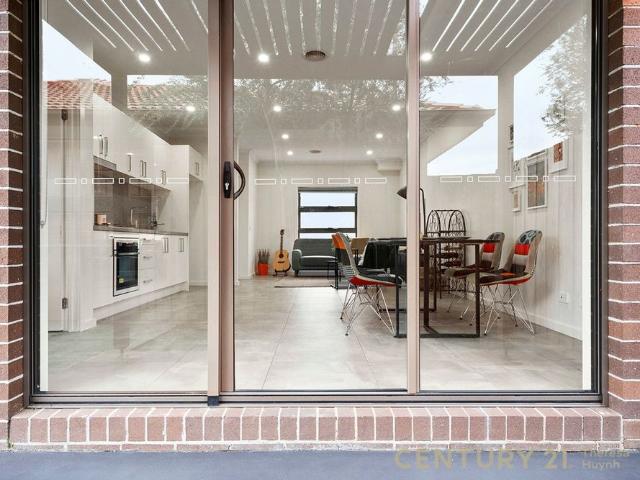 Modern Townhouse in the Heart of Springvale