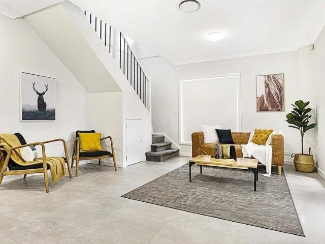 MODERN TOWNHOUSE LIVING