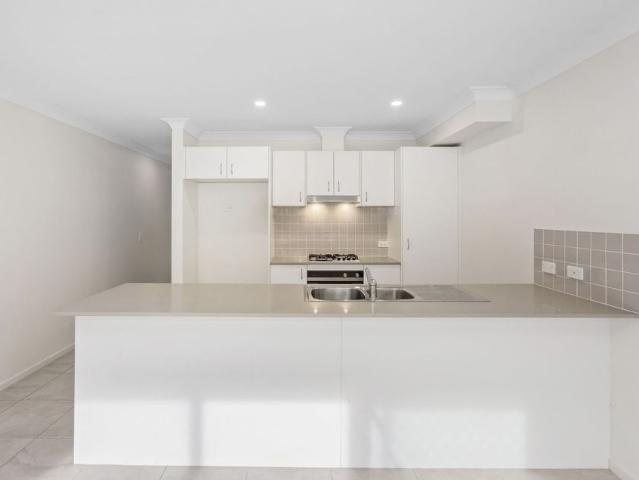 Modern Townhouse Living!