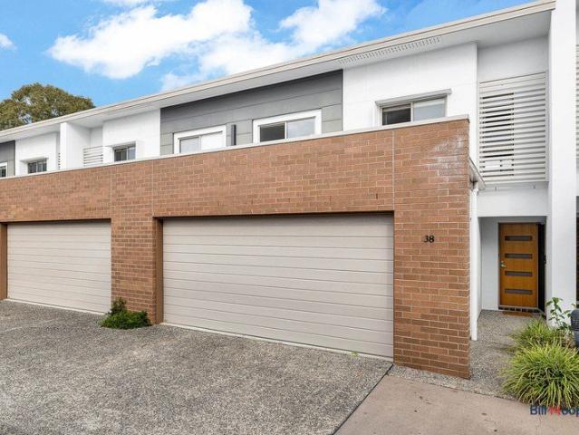 MODERN TOWNHOUSE LIVING | UNBEATABLE CONVENIENCE | INVESTMENT APPEAL