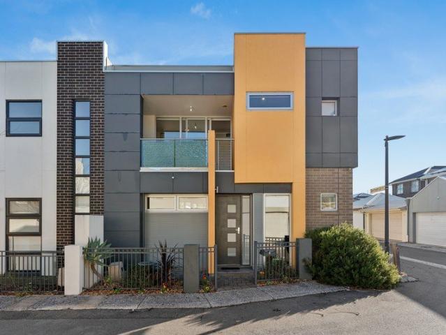 Modern Townhouse Living with Courtyard & Balcony Appeal