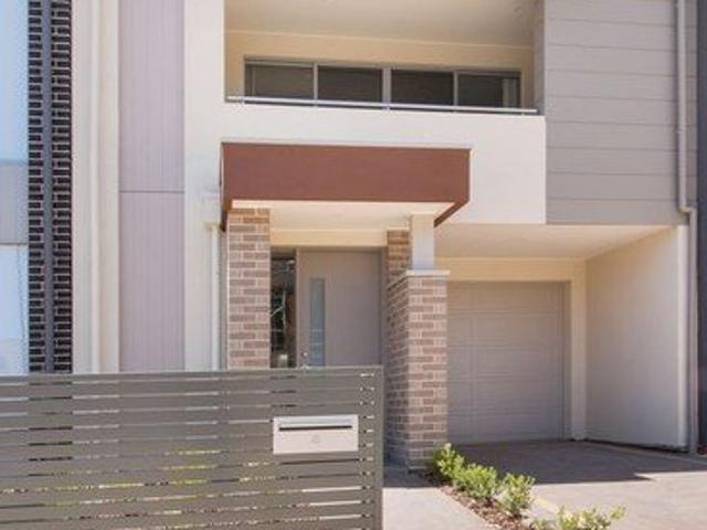 Modern Townhouse Living Close to the City