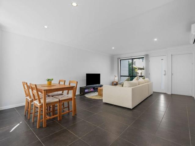 Modern Townhouse Living in the Heart of Helensvale