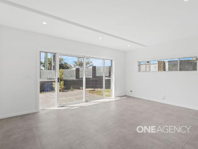 MODERN TOWNHOUSE LIVING IN THE HEART OF LAKE ILLAWARRA