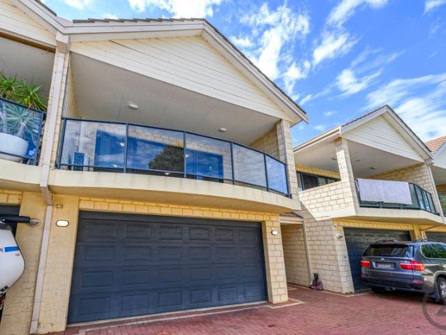 MODERN TOWNHOUSE LIVING IN THE HEART OF MANDURAH