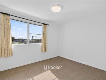 Modern Townhouse Living in a Convenient Central Location