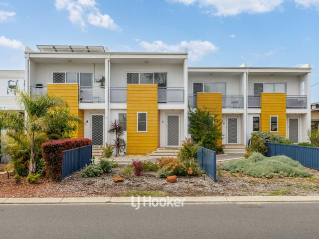 Modern Townhouse Living in a Convenient Central Location
