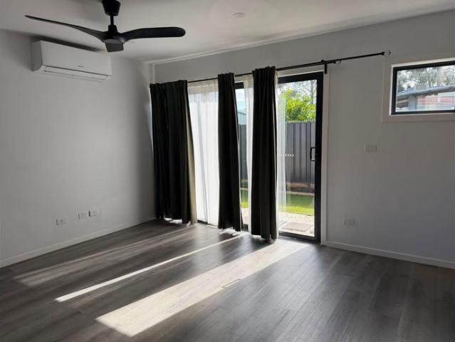 Modern Townhouse Living in a Convenient Deer Park Location