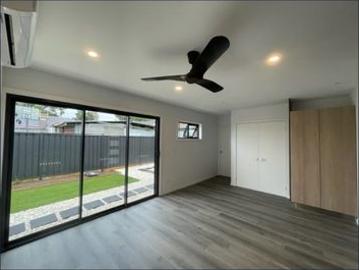 Modern Townhouse Living in a Convenient Deer Park Location
