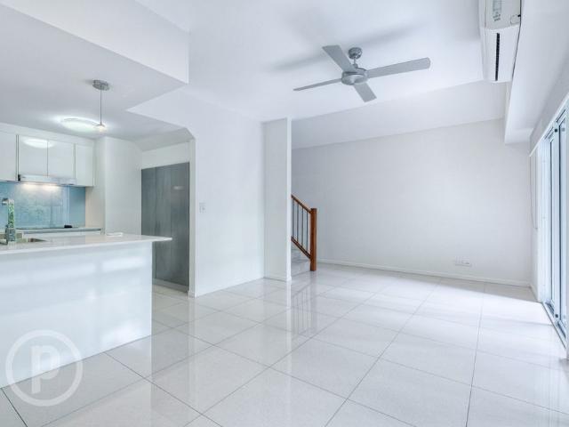 Modern Townhouse Living in a Convenient Fairfield Location