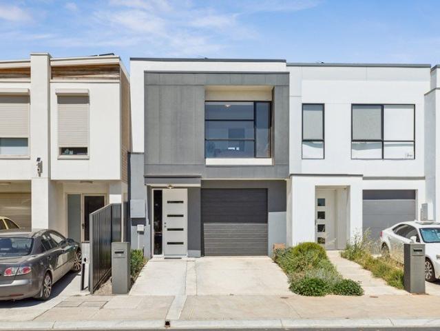 Modern Townhouse Living in a Convenient Location