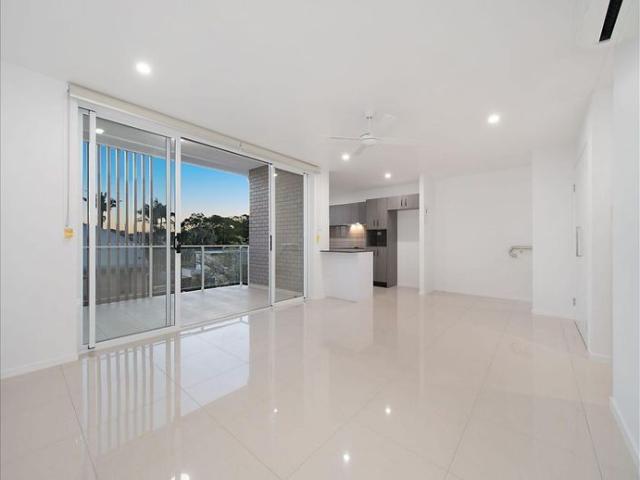Modern Townhouse Living in a Convenient Northgate Location