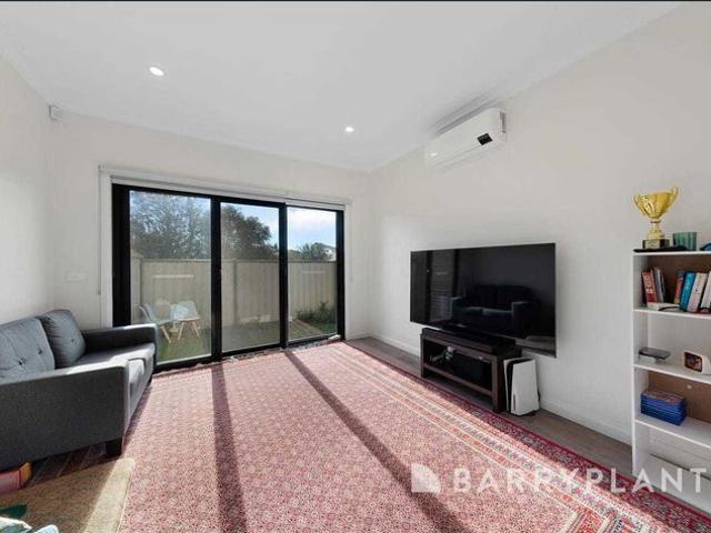 Modern Townhouse Living in a Prime Location