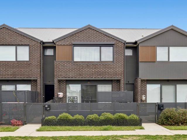 Modern townhouse living in a sought after Googong setting