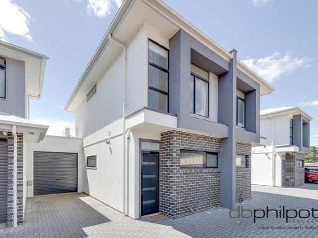 Modern Townhouse Living in Blair Athol!