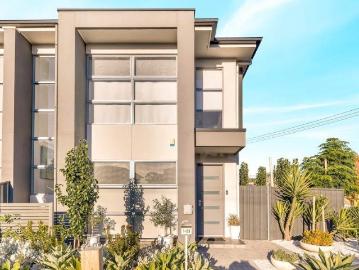 Modern Townhouse Living in Convenient Woodville Location