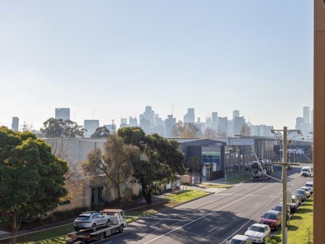 Modern Townhouse Living in Port Melbourne