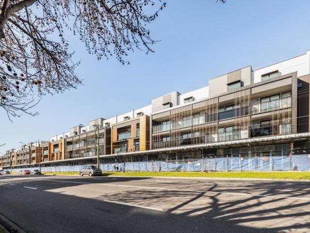 Modern Townhouse Living in Port Melbourne